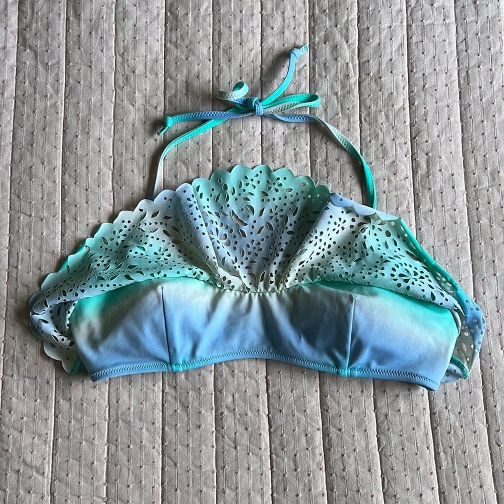 Victoria’s Secret’s bikini top - Picture 2 of 5